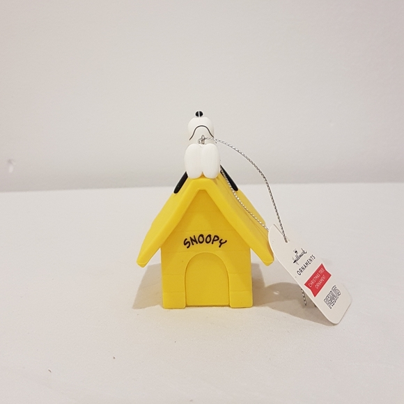 Yellow Hallmark Peanuts Christmas Tree Ornaments Snoopy on Top of Doghouse - Picture 2 of 4